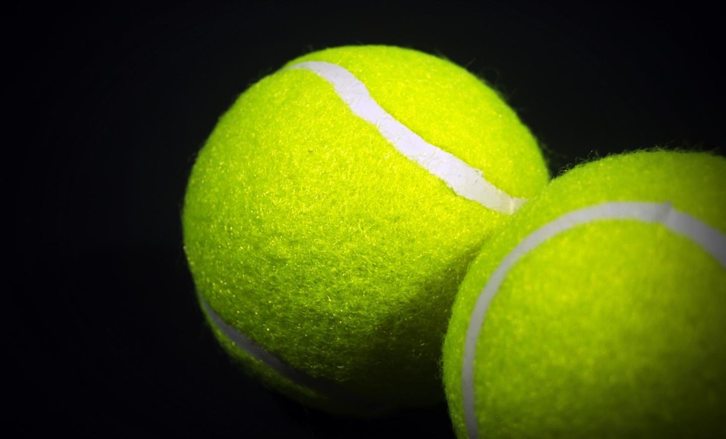 balls-close-up-tennis-226565.jpg
